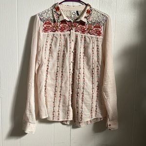 Anthropologie Akemi+ Kin embroidery button down shirt #N